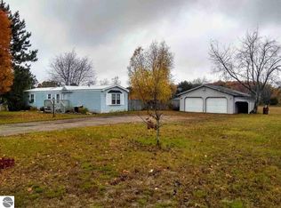 10824 Riley Rd, Interlochen, MI 49643