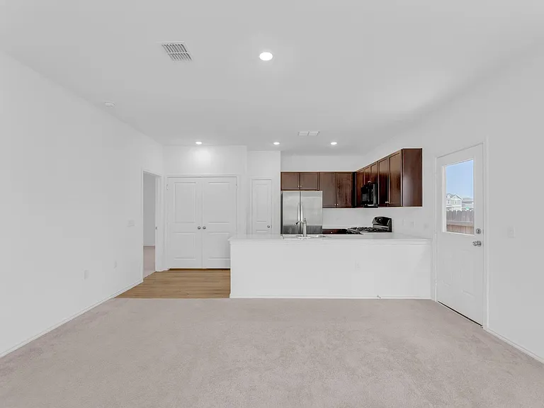2812 Dezmond Diamond Ct — Photo 6