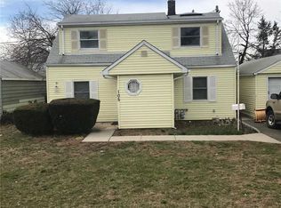 105 Division Ave, Levittown, NY 11756