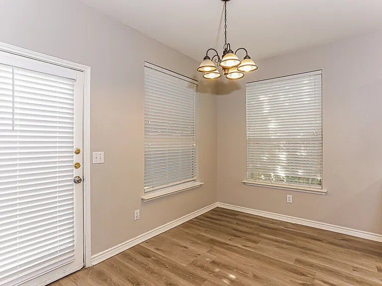 1630 Redwood Dr — Photo 6