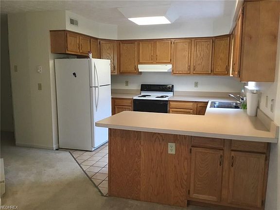 3rd image of 579 Hilltop Terrace Dr