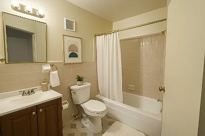 Windsor Arms Apartments — Photo 11
