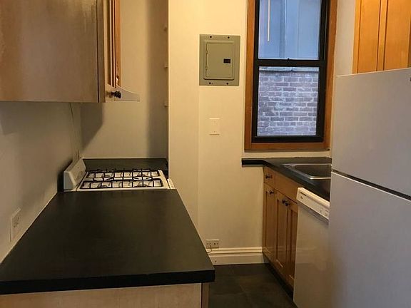 5th image of 42 Park Ter E APT 2R
