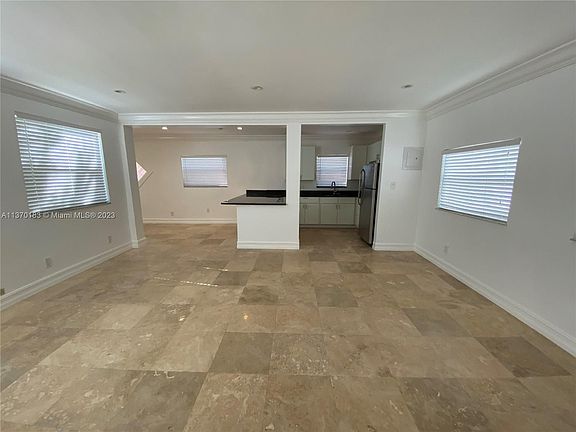 4th image of 905 SE 2nd Ct #Re