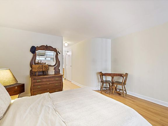 2nd image of 1221 N Dearborn Pkwy #205N