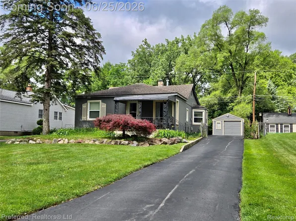 15349 Deering St, Livonia, MI 48154