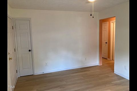 4th image of 223 Maple Dr #B