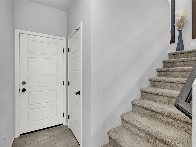 7481 Moonglade St — Photo 12
