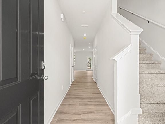 3rd image of 2025 Roseleigh Dr