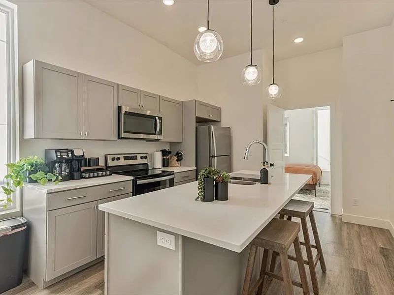 Emeril Townhomes — Photo 2