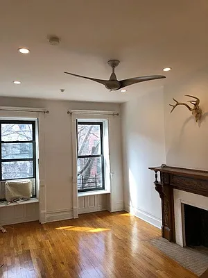 Rented by Manivita New York LLC | media 25