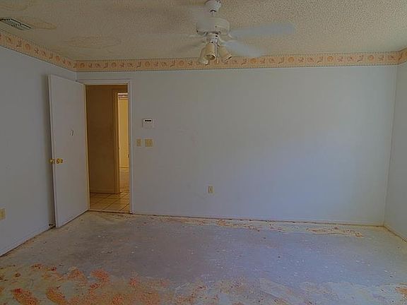 5th image of 11204 Crossmill Dr