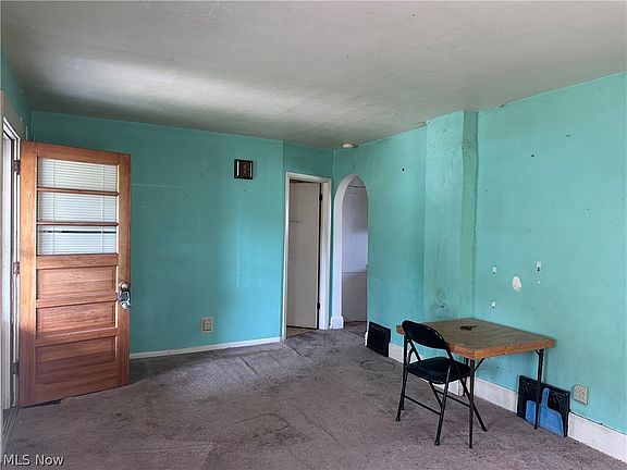 3rd image of 456 W New York Ave