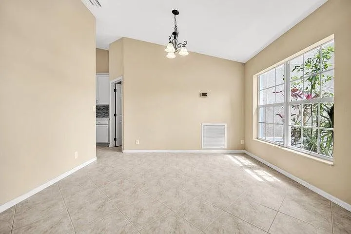 5 bed, 3.0 bath, 2692 sqft, $3,100 — Photo 3