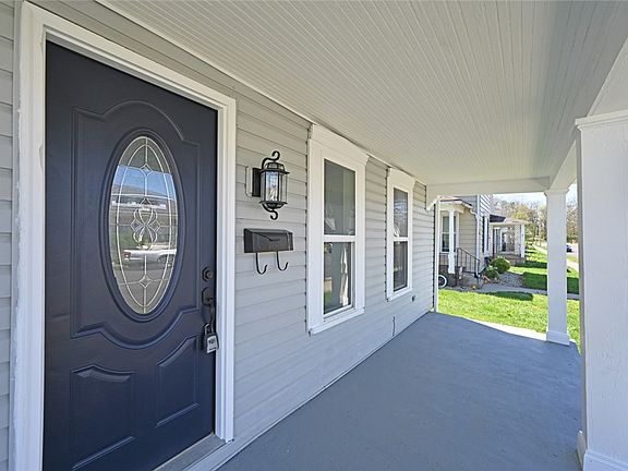 5th image of 809 W Water St
