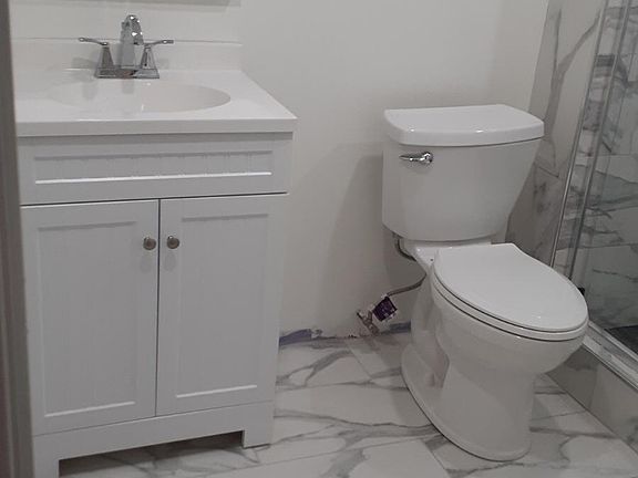 3rd image of 2108 Lloyd Ave #2