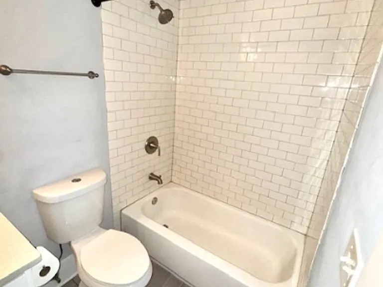 1722 West 21st Street — Photo 3