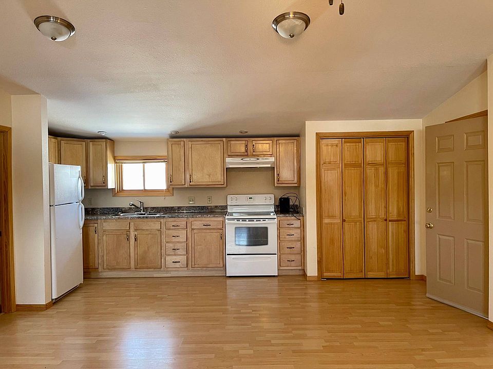 928 E 6th St, Redfield, SD 57469 Zillow