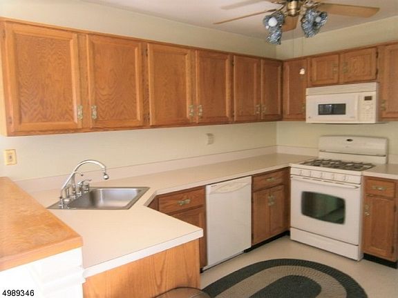 4th image of 41 Myrtle Ct