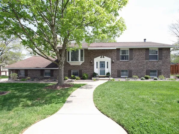 4911 Westmont Ave, Godfrey, IL 62035