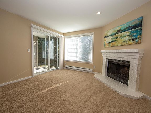 We now have Brand New grey toned carpet & paint - New photos coming soon