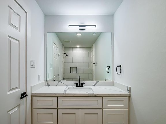 2nd image of 114 De Haven St #A