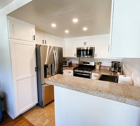 4th image of 21815 Saticoy St Unit 37