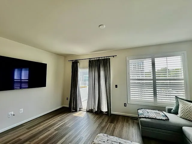 2215 Swallowtail Ln — Photo 3