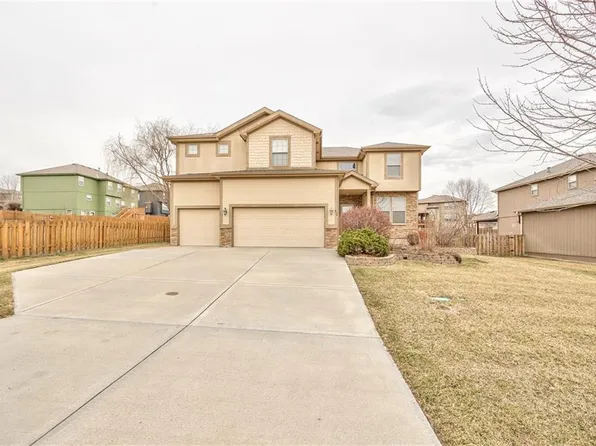 898 Clearview Dr, Lansing, KS 66043