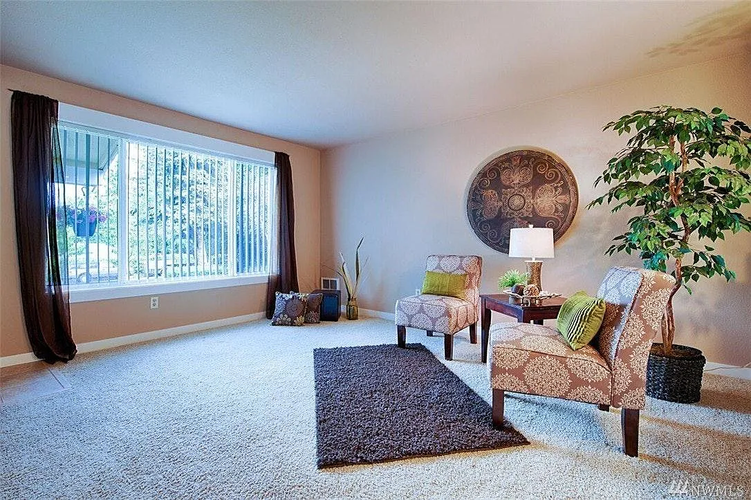 3 bed, 1010 sqft, $3,399 — Photo 3