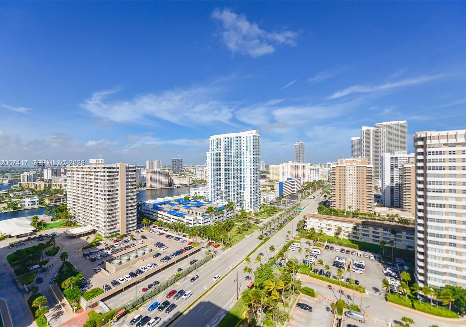 Hemispheres Condo — Photo 3