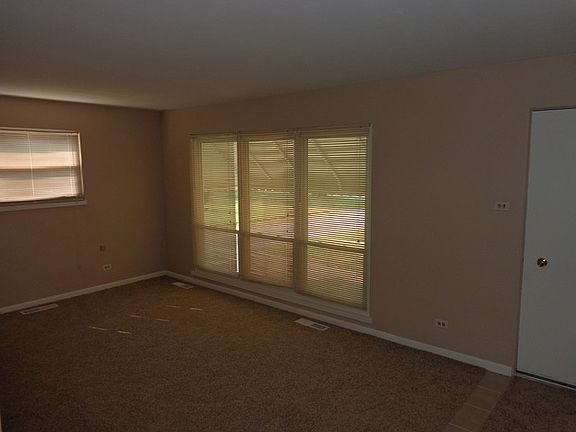4th image of 17933 Oakwood Ave