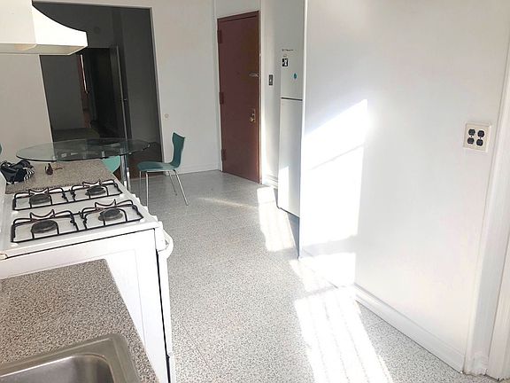 3rd image of 416 Stanhope St APT 1L