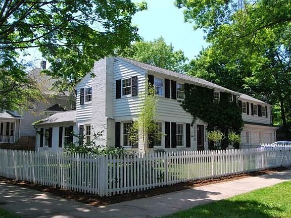 5th image of 2929 E Hartford Ave