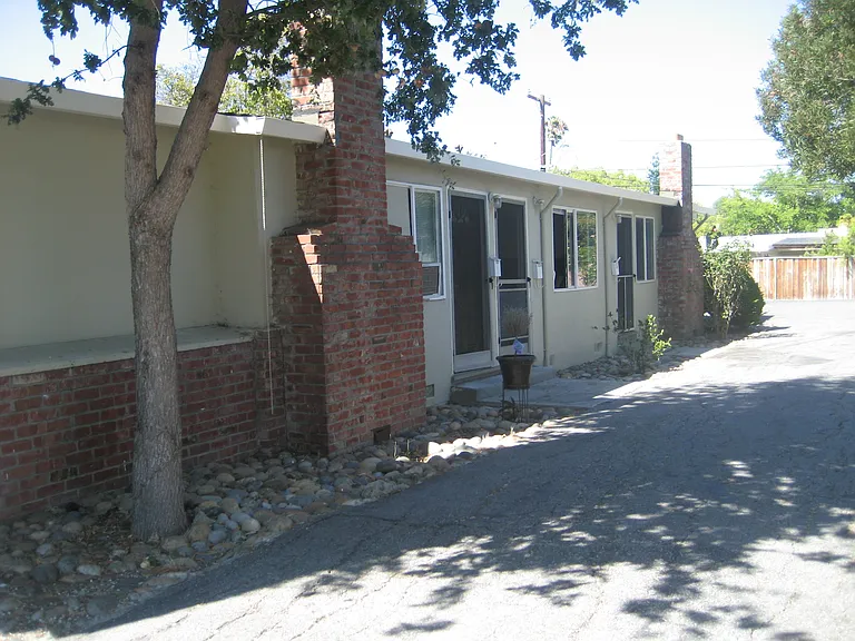 3121 Alma St — Photo 1