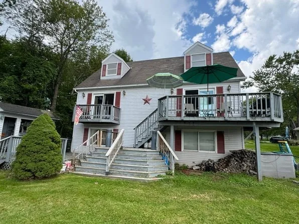 77 Willow Ln, Cheshire, MA 01225