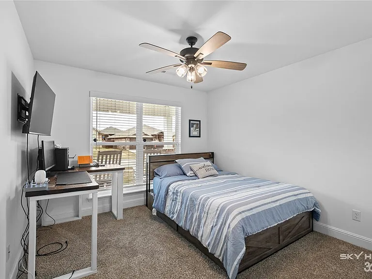 6102 NW Hoover St — Photo 23