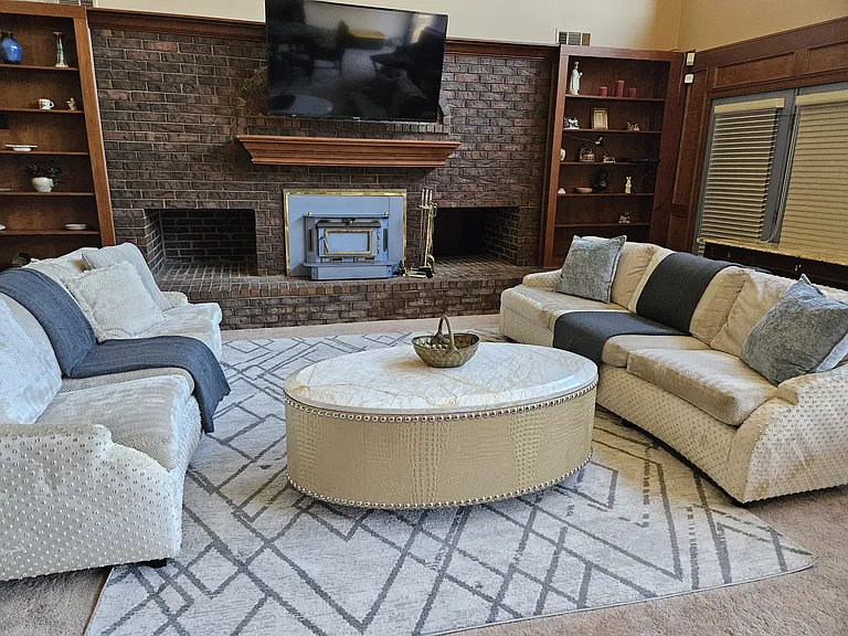 8220 Hunters Creek Dr — Photo 10