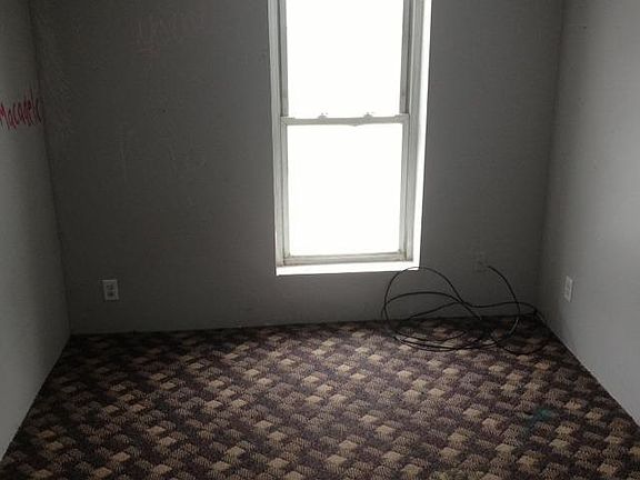4th image of 420 Gwynne St