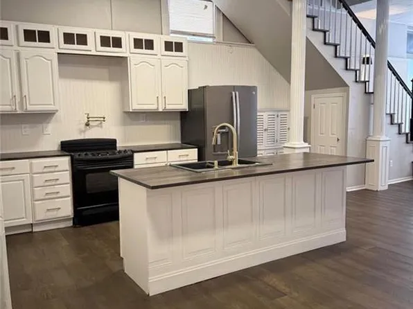 3002 Lafayette St, Saint Joseph, MO 64507