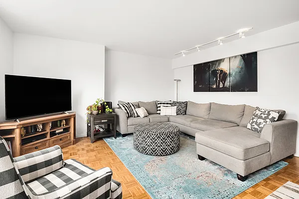 Rented by Douglas Elliman | media 21