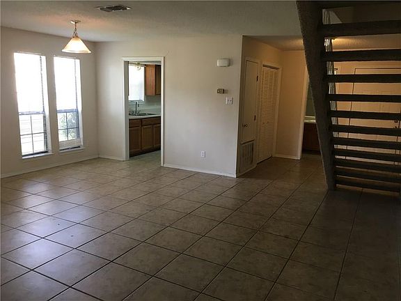 5th image of 2305 Capitan Dr APT C