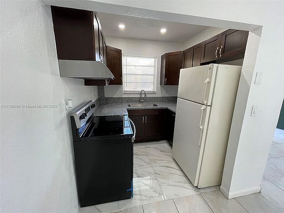 4th image of 1975 NE 135th St APT 2A