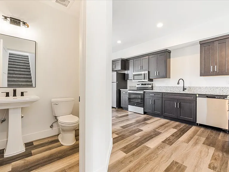 5860 SE 18th St — Photo 11