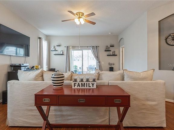 5th image of 10038 Bucklin St