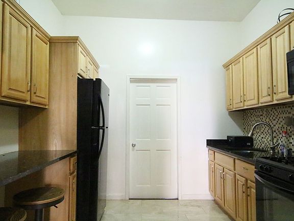 2nd image of 136 Jefferson Ave APT 1