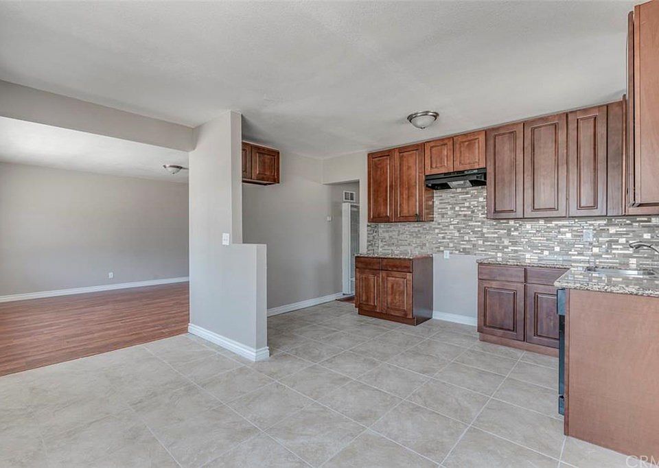 1st image of 27032 Cypress Ave