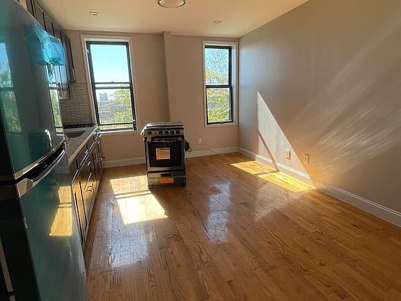 5th image of 320 Empire Blvd APT 2A