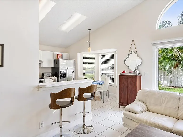 2606 Bedford Mews Dr — Photo 6