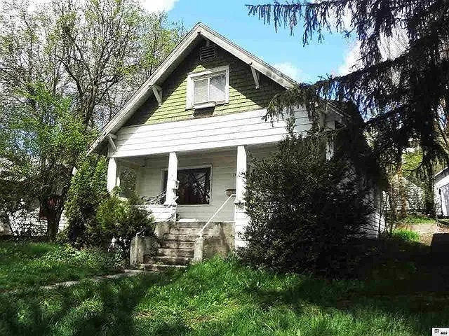 716 W A St — Photo 9